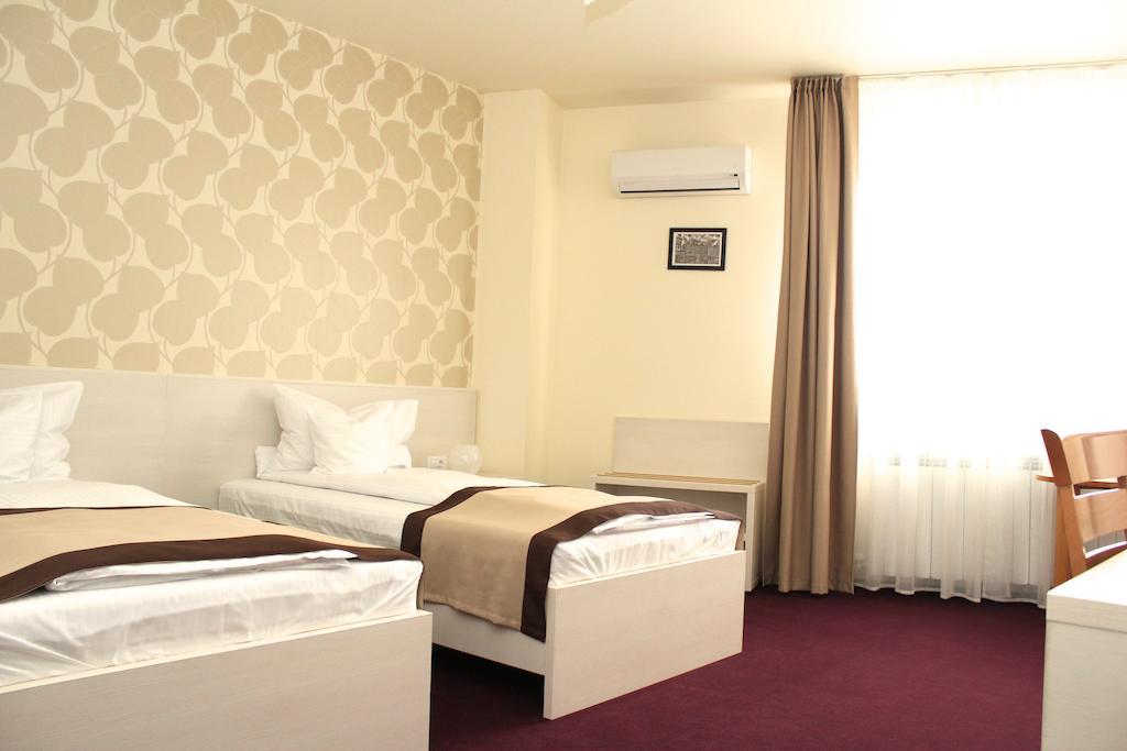 Pensiunea Rix Rooms Focşani Стая снимка